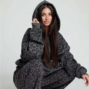 Comfrt Minimalist hoodie Panther M